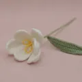 Ramo di tulipano bianco all'uncinetto fatto a mano, regalo caldo per ogni occasione. - Bianco