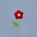 Bouquet di fiori all'uncinetto a stelo singolo, accessorio regalo decorativo in lana lavorata. - Bouquet Singolo di Fiori Puff Rosso
