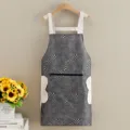 Delantal de cocina impermeable a cuadros, con bolsillos y toallas laterales para cocinar. - Gris