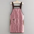 Delantal a cuadros impermeable con bolsillos, ideal para cocinar en la cocina y limpieza del hogar. - Rosa