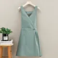 Delantal de cocina impermeable de estilo coreano con bolsillo y diseño de espalda cruzada. - Delantal Princesa Cuello en V / Azul cuero