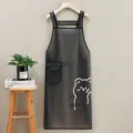 Delantal impermeable transparente de TPU con bolsillo y lindo estampado de oso para cocina. - Oso Alargado / Negro