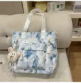 Japanischer Stil blau-weiße Schmetterling Handtasche mit süßem Bär Anhänger, lässige Canvas Tasche. - Nachhilfe Tasche (Mit Anhänger) / Blau