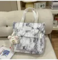 Japanischer Stil frischer Schmetterling Canvas Tote Tasche mit Vordertasche und Bär Anhänger. - Nachhilfe Tasche (Mit Anhänger) / Grau
