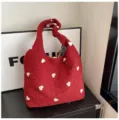 Sac cabas en peluche rouge avec motif cœur, sac à main souple et mignon pour style quotidien. - Pendentif Cœur Rouge