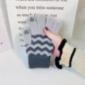Knit winter warm gloves for women, grey chevron pattern, thick touch screen full finger design. - Dark Gray