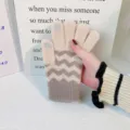 Winter knitted touchscreen gloves for women, stylish wave pattern warm thermal winter gear. - Khaki