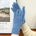 Blue knitted winter gloves for women, warm fluffy plush five-finger thermal gloves variant - One Size / Blue