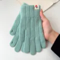 Green knit gloves for women and men, winter warm ribbed cold-proof touch screen gloves. - One Size / Green