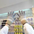 Winter knitted warm gloves for women and men, thick touch screen outdoor five-finger gloves. - One Size / Dot Gray