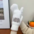Winter warme flauschige weiße Fäustlinge für Damen, dicke Plüsch gefütterte süße Schneeflocke. - Weiß