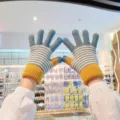 Winter knitted warm gloves for women and men, classic blue stripe design with thick fleece. - One Size / Striped - Light Blue