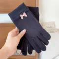 Thermal fleece women gloves with cute bow pearl detail, windproof winter touchscreen gloves. - One Size / Black