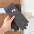 Dark grey thermal women gloves with cute pink bow and touch screen fingertips for winter. - One Size / Gray