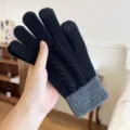 Women winter warm knit gloves contrast color touchscreen cable knit thermal gloves detail view - One Size / Black
