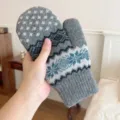 Winter thick knit mittens for couples, warm fleece-lined snow gloves for cold weather outdoor. - One Size / Dark Gray