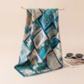 Pañuelo cuadrado de seda y lana con estampado retro, diseño vintage para mujeres. - Azul Collage de Sellos