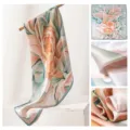Elegante bufanda de seda con estampado floral para mujer, diseño artístico suave de primavera. - Borde Azul Peonía