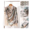 Elegante bufanda de seda con estampado de paisaje abstracto, chal ligero para mujeres. - Pequeño Pueblo Retro
