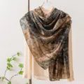 Foulard en soie mûre à fleurs vintage pour femme, châle élégant et protection solaire chic. - -12 Motif floral patchwork vintage