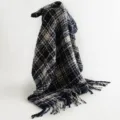 Bufanda de cuadros azul oscuro, chal con flecos cálido de invierno, elegante accesorio mujer. - Azul marino