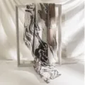 Bufanda de invierno para mujer estampado mármol marrón, cachemira sintética suave. - -3 Rayas verticales mármol gris