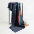 Bufanda de cachemira sintética azul oscuro con flores, chal de invierno con flecos. - Azul