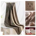 Elegante pañuelo cuadrado de seda y lana con diseño de rayas geométricas para mujer. - Rayas Verdes