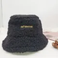Schwarzer Kuschelig Teddy Pluesch Fischerhut Damen Winter Warme Lambswool Kappe mit Logo. - Verstellbar / Kinder Schwarz