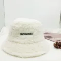 Weisse Lammwoll Fischerhut warme Winter Fleece Muetze mit Buchstaben Aufnaeher dicker Stil - Verstellbar / Kinder Weiß