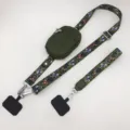 Λεπτομερής εικόνα του πράσινου λουριού τηλεφώνου με ρυθμιζόμενο φαρδύ ιμάντα και τσάντα. - Χακί Πεταλούδα