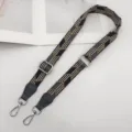 Verstelbare brede vervangende tassenband met geometrisch patroon en zilveren metalen hardware. - Donkergrijs met Grafietgrijs Leer