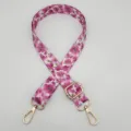 Correa de repuesto para bolso con estampado floral rosa, longitud ajustable y herrajes dorados. - Gancho Dorado / Flores de Durazno Rosa