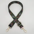 Vista detallada de la correa de bolso de repuesto estampada con mariposas verdes de estilo étnico. - Gancho Dorado / Flor de Mariposa Verde Ejército