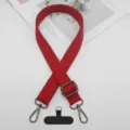 Primer plano de la correa cruzada para teléfono roja ajustable con ganchos metálicos y lengüeta. - Gancho Gunmetal + Junta T / Rojo