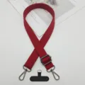 Detalle de correa de cordón para teléfono móvil ajustable en rojo con ganchos de metal. - Gancho Gunmetal + Junta T / Burdeos