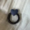 Elastico per capelli cuore a quadri blu, fermacoda stile coreano retro dettaglio. - Elastico per Capelli a Cuore a Strisce Blu e Nere