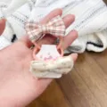 Vista dettagliata di elastici per capelli con fiocco a quadri e floreale per ragazze stile coreano. - Elastico con Fiocco Arancione