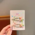 Primo piano dettagliato di fermagli per capelli a stella marina carini con fiocchi per bambini. - Fermagli per Capelli Stella (Paio) / Giallo Sfumato