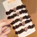 Set di elastici per capelli in velluto marrone con ciondoli a cuore carini per lo styling quotidiano - ciondolo a forma di cuore / Marrone scuro