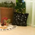 Schwarzer Plüsch Kissenbezug mit silbernen Schneeflocken für Wohnzimmer Sofa Dekoration - Schwarz