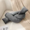 Donkergrijs fluwelen knoopkussen, Scandinavisch decoratief sierkussen voor bank en slaapkamer. - Middelgrijs