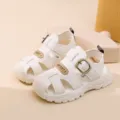 Sandali bianchi per bambini con cinturino in velcro, punta chiusa e comoda suola antiscivolo. - Taglia 21 Lunghezza Interna 13.5CM / Bianco avorio
