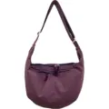 Lila Nylon Umhängetasche für Damen, große lässige Crossover Tasche im Halbmond Design. - Mit Anhänger / Lila