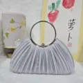 Elegante silberne plissierte Abendtasche mit Metallring Griff für Party und Bankett - Silber