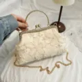 Elegante florale bestickte Bügel-Abendtasche mit Kettriemen für Damen, Vintage-Stil. - Gebrochenes Weiß