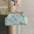 Hellblaue Abendtasche vintage chinesischer Stil florale Netz Handtasche mit Kette und Strasssteinen. - Blau