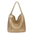 Champagne gewebte Leder Hobo Umhängetasche mit Stern-Anhänger und großem Beutel Design. - 34x15x33cm / Champagner