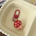 Cute mushroom butt keychain dopamine cartoon bag pendant colorful novelty keyring charm for use - Red
