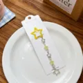 Fermaglio con nappa a stella, molletta laterale pentagramma giallo e argento. - Giallo